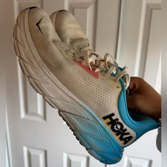 Hoka Women's White and Blue Sarahi 7 Running
Shoes Size: 9.5B - Picture 7 of 9